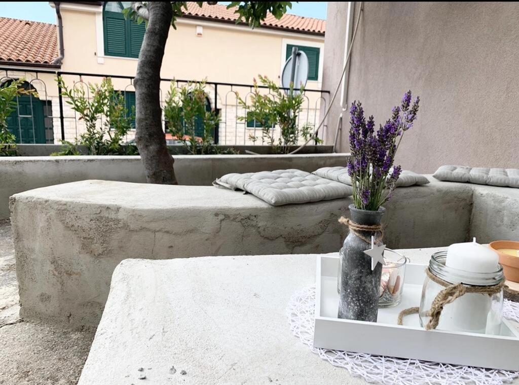 RA City Garden Suite Pula Buitenkant foto