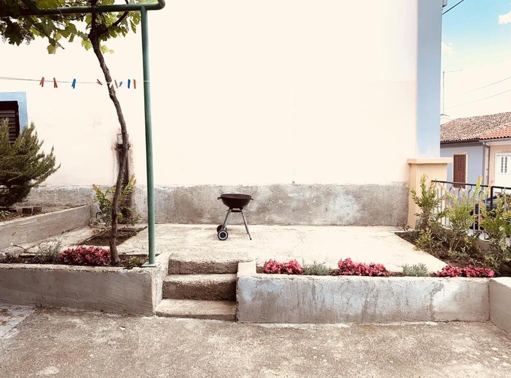 RA City Garden Suite Pula Buitenkant foto