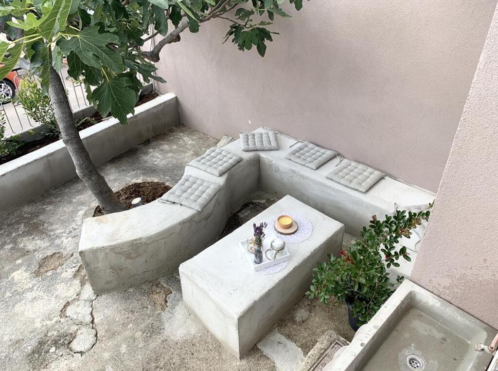 RA City Garden Suite Pula Buitenkant foto