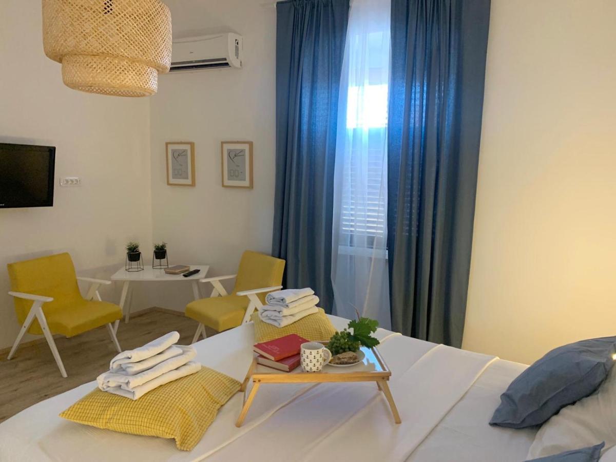 RA City Garden Suite Pula Buitenkant foto
