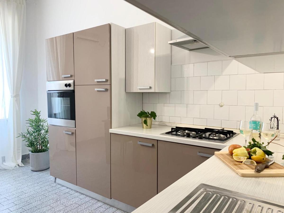RA City Garden Suite Pula Buitenkant foto