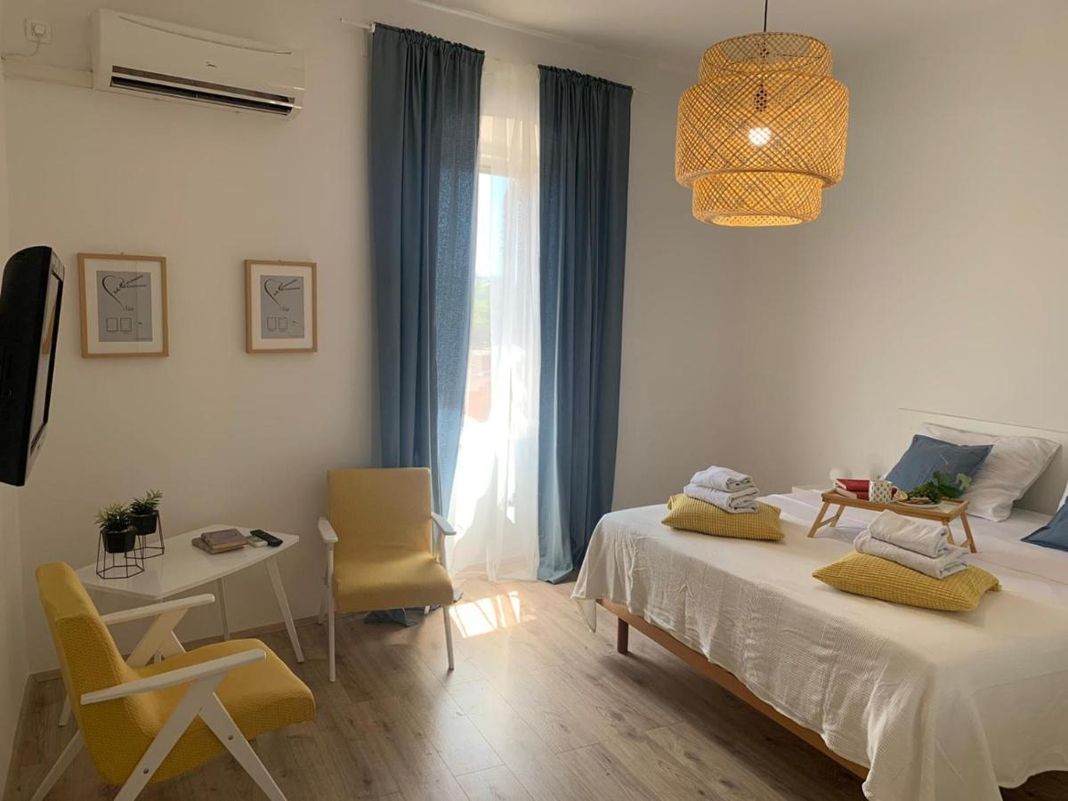 RA City Garden Suite Pula Buitenkant foto