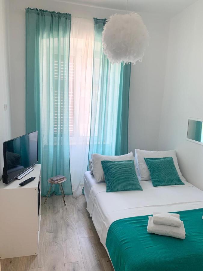 RA City Garden Suite Pula Buitenkant foto
