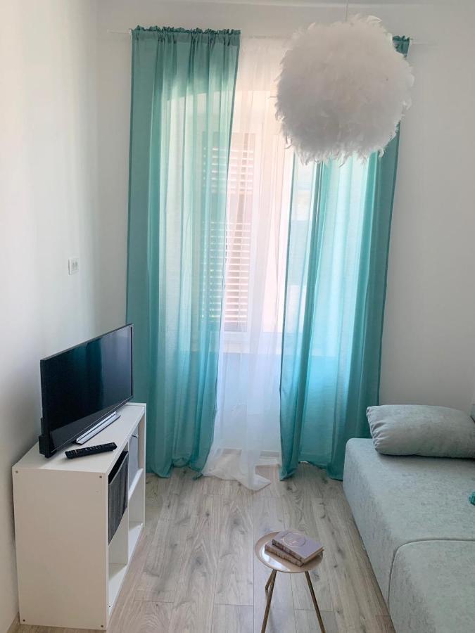 RA City Garden Suite Pula Buitenkant foto